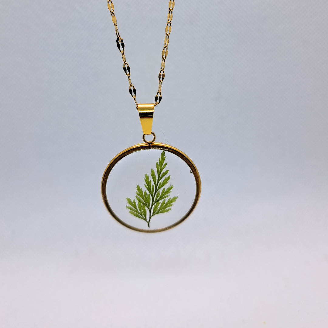 Medium Round Necklace (Chain 45+5cm) - Real Pressed Leaf in Resin Set in Gold-Plated Stainless Steel
