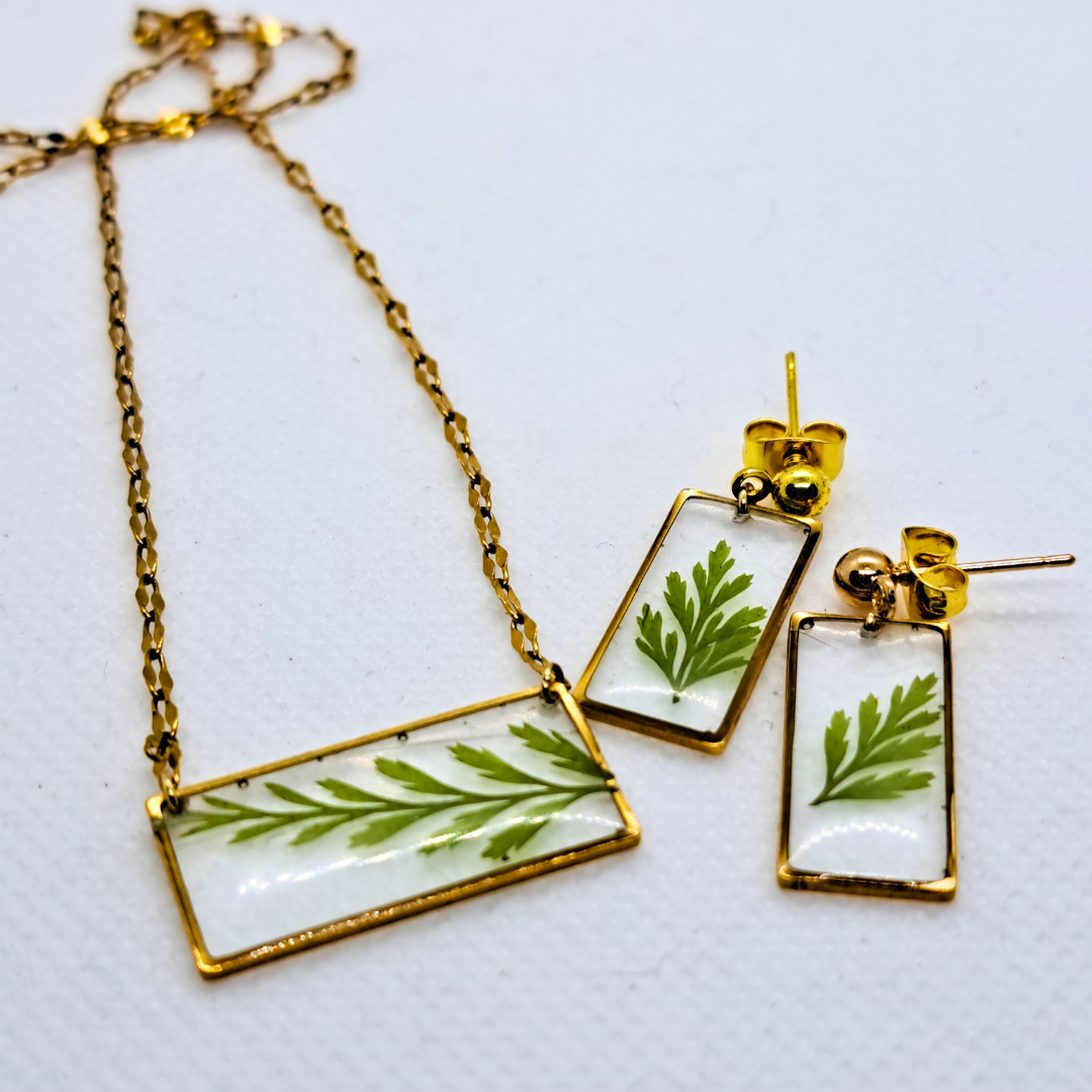 Medium Rectangle Necklace (Chain 45+5cm) - Real Pressed Leaf in Resin Set in Gold-Plated Stainless Steel