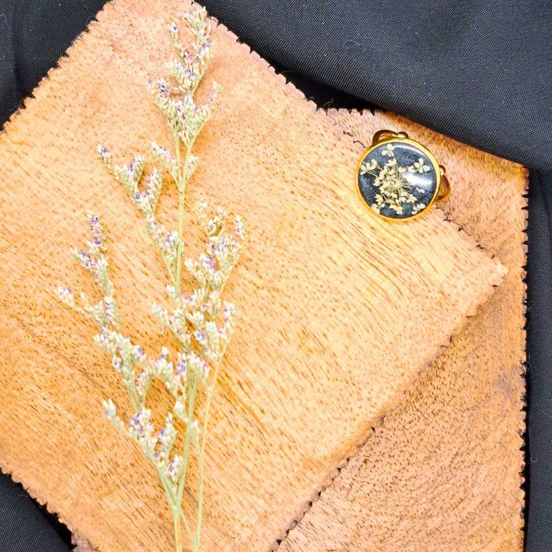 Medium Round Ring - Real White Pressed Flowers in Black Resin Set in Gold-Plated Stainless Steel