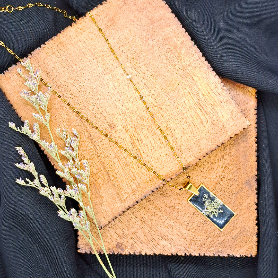 Medium Rectangle Necklace (Chain 45+5cm) - Real White Pressed Flowers in Black Resin Set in Gold-Plated Stainless Steel