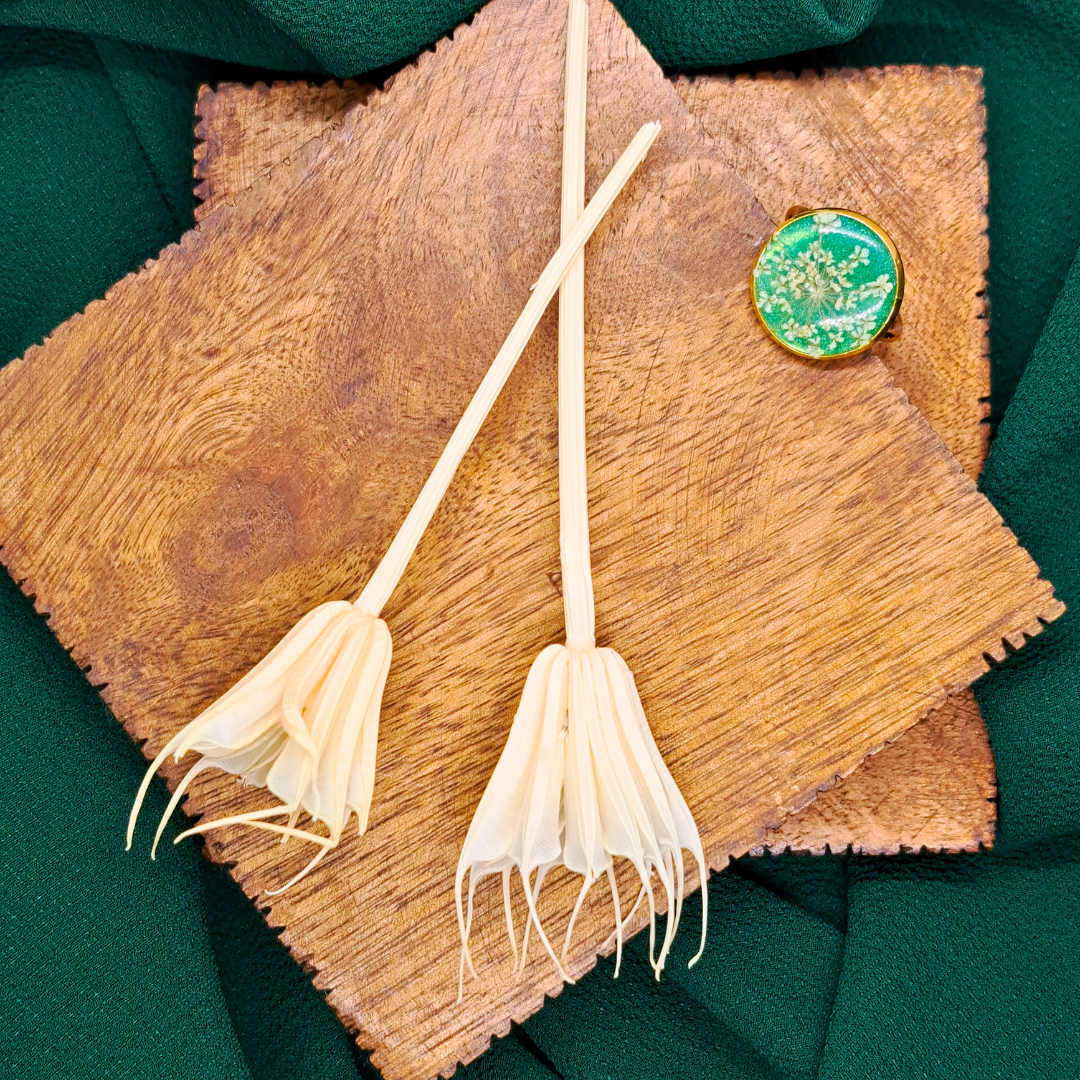 Medium Round Ring - Real White Pressed Flowers in Green Resin Set in Gold-Plated Stainless Steel