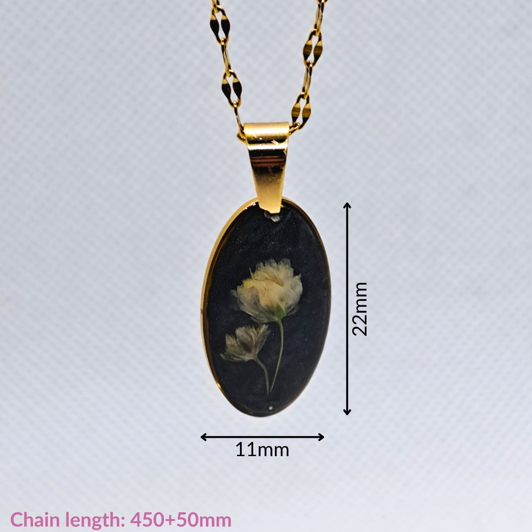 Medium Oval Necklace (Chain 45+5cm) - Real White Pressed Flowers in Black Resin Set in Gold-Plated Stainless Steel