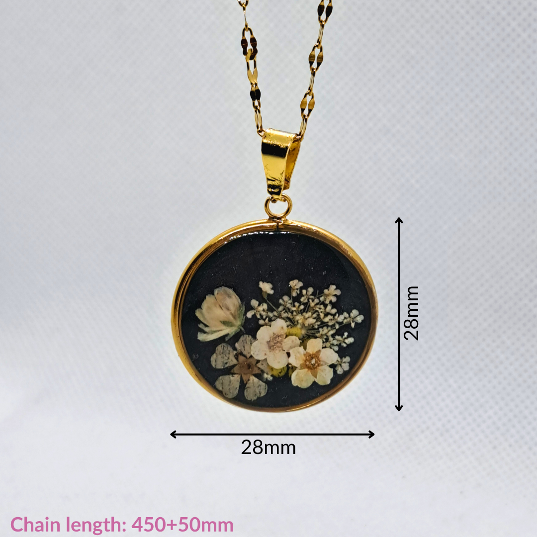Medium Round Necklace (Chain 45+5cm) - Real White Pressed Flowers in Black Resin Set in Gold-Plated Stainless Steel
