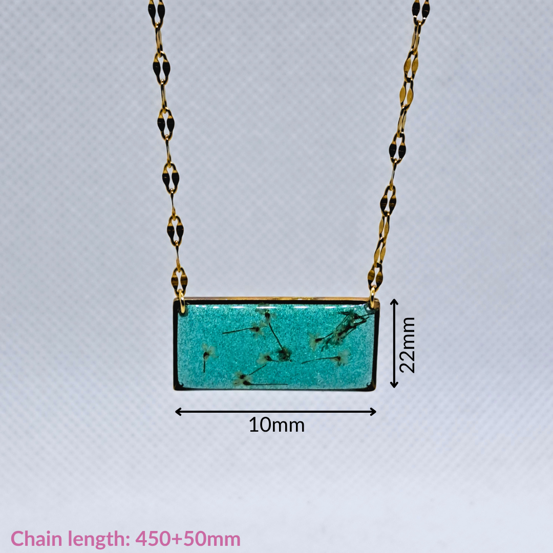 Medium Rectangle Necklace (Chain 45+5cm) - Real White Pressed Flowers in Green Resin Set in Gold-Plated Stainless Steel