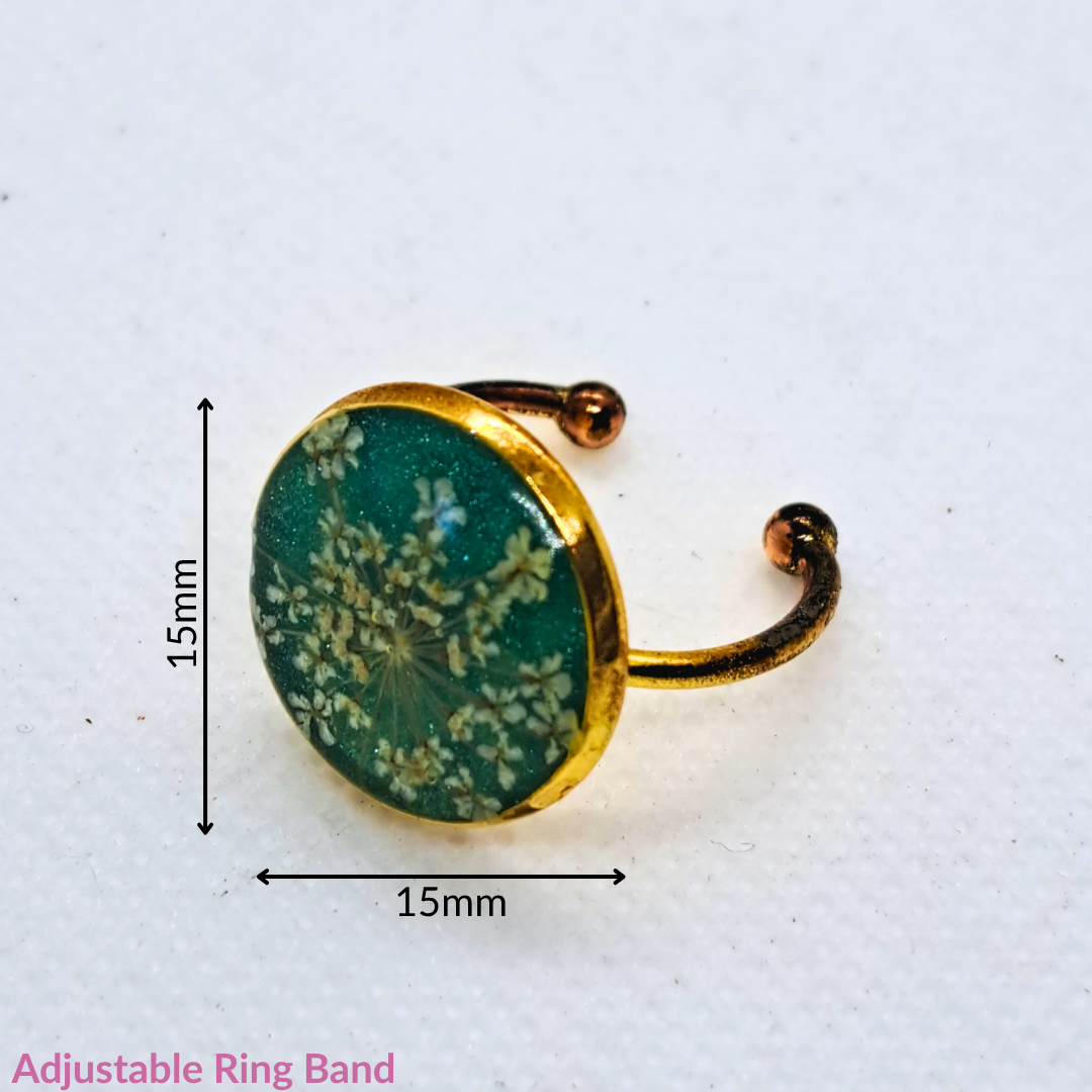 Medium Round Ring - Real White Pressed Flowers in Green Resin Set in Gold-Plated Stainless Steel