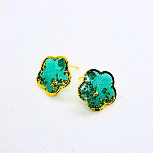 Small Flower Stud Earring - Green Resin with Gold Crushed Glass Set in Gold-Plated Stainless Steel