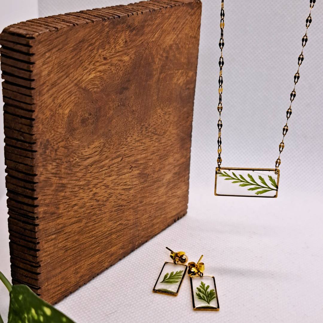 Medium Rectangle Necklace (Chain 45+5cm) - Real Pressed Leaf in Resin Set in Gold-Plated Stainless Steel