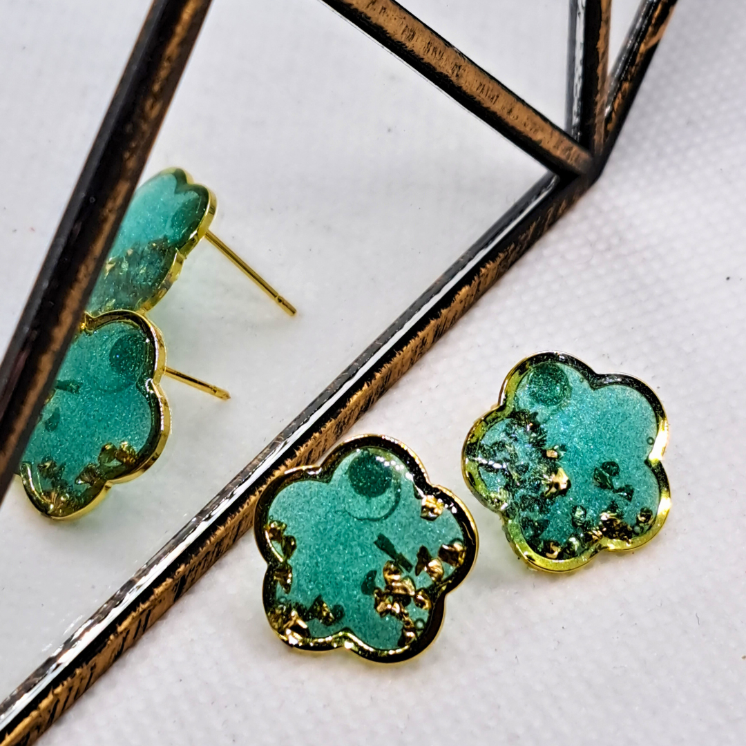 Small Flower Stud Earring - Green Resin with Gold Crushed Glass Set in Gold-Plated Stainless Steel