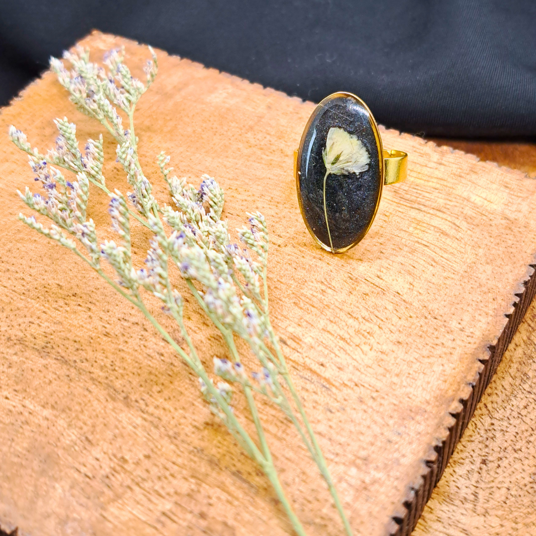 Medium Oval Ring - Real White Pressed Flowers in Black Resin Set in Gold-Plated Stainless Steel