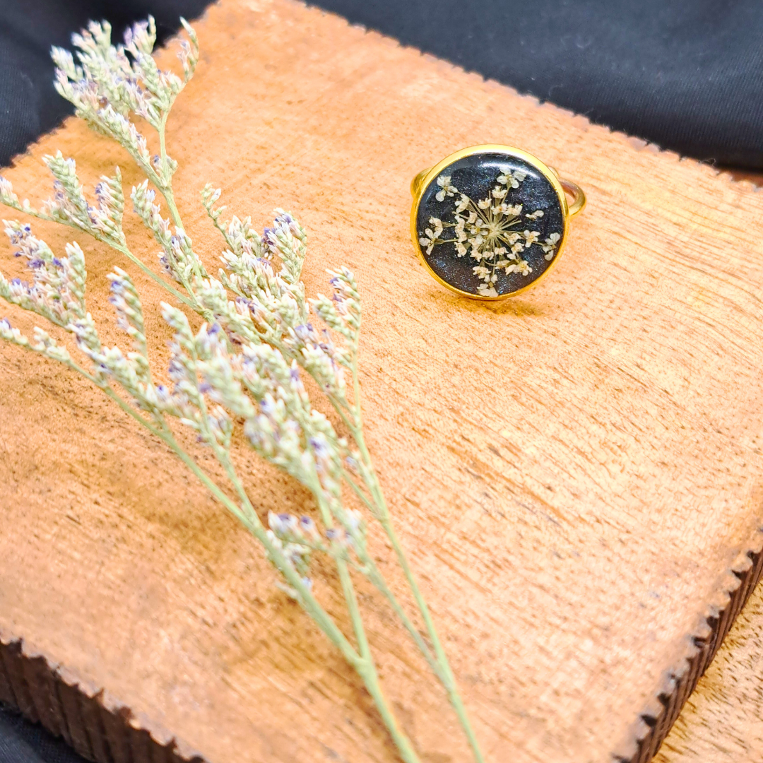 Medium Round Ring - Real White Pressed Flowers in Black Resin Set in Gold-Plated Stainless Steel