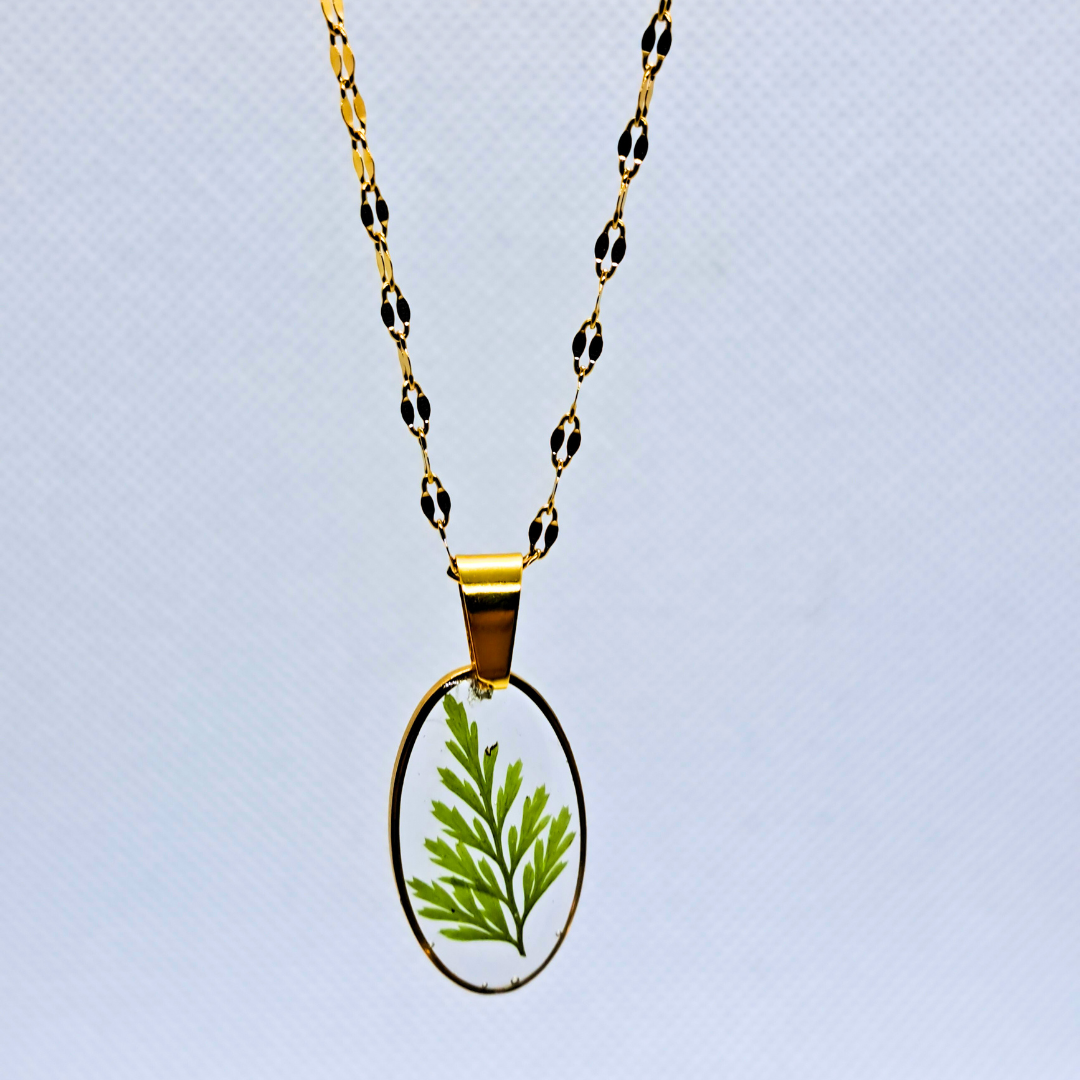 Medium Oval Necklace (Chain 45+5cm) - Real Pressed Leaf in Resin Set in Gold-Plated Stainless Steel