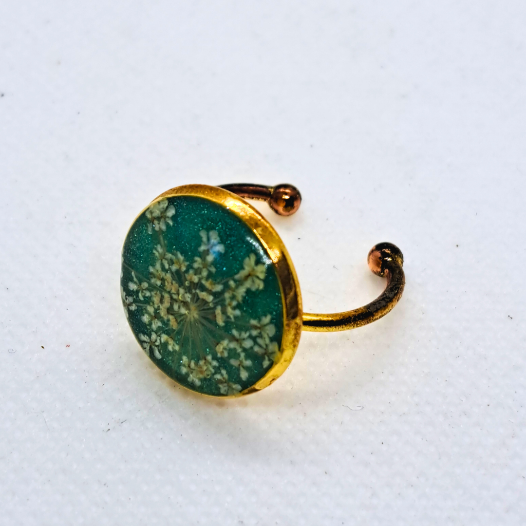 Medium Round Ring - Real White Pressed Flowers in Green Resin Set in Gold-Plated Stainless Steel
