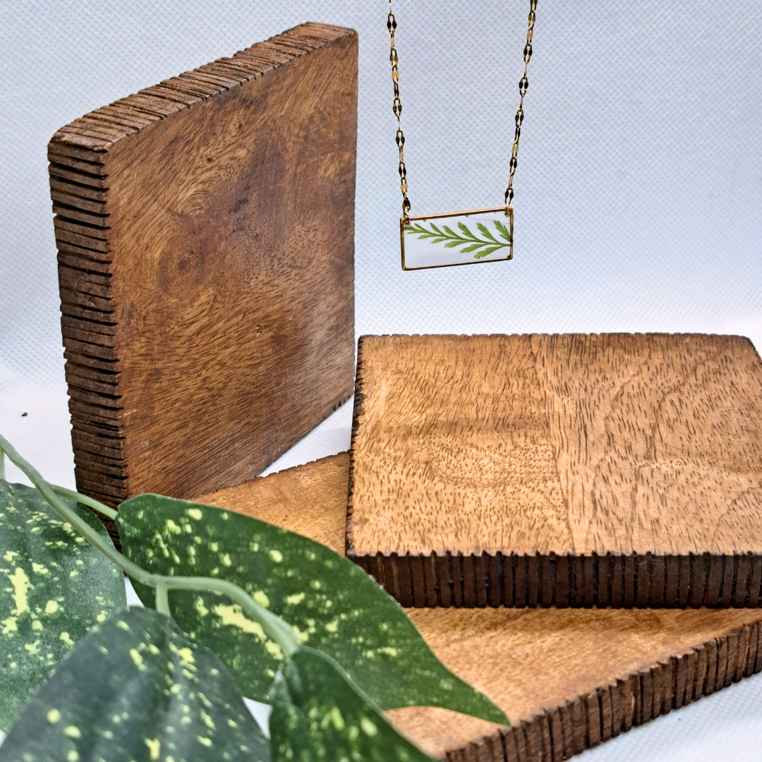 Medium Rectangle Necklace (Chain 45+5cm) - Real Pressed Leaf in Resin Set in Gold-Plated Stainless Steel